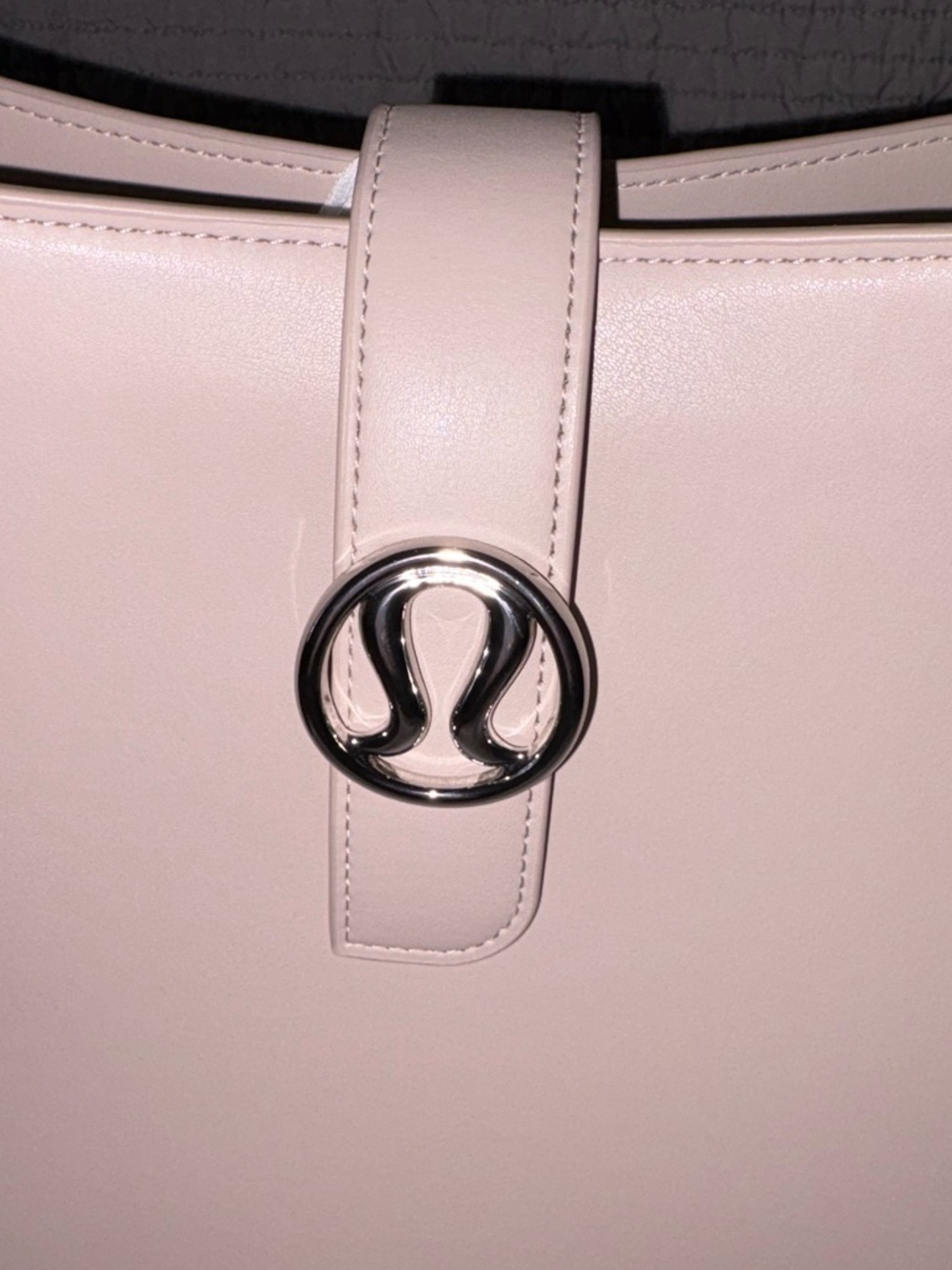 LARGE LULULEMON CLASSY SHOULDER BAG CASHEW FULL INCLUSION SHOP BAG, DUST BAG NWT - Picture 3 of 15